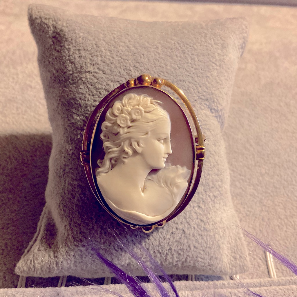 10k Solid Gold Cameo Brooch